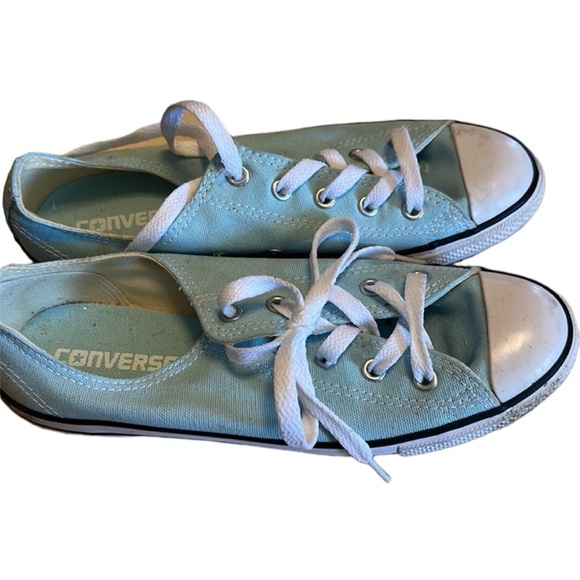 Used like new converse women’s shoes - Picture 2 of 3